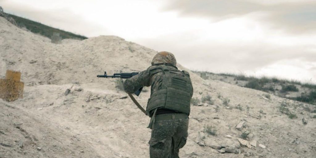 Идут с лестницами через противотанковые рвы: морпех рассказал, как ведут себя россияне