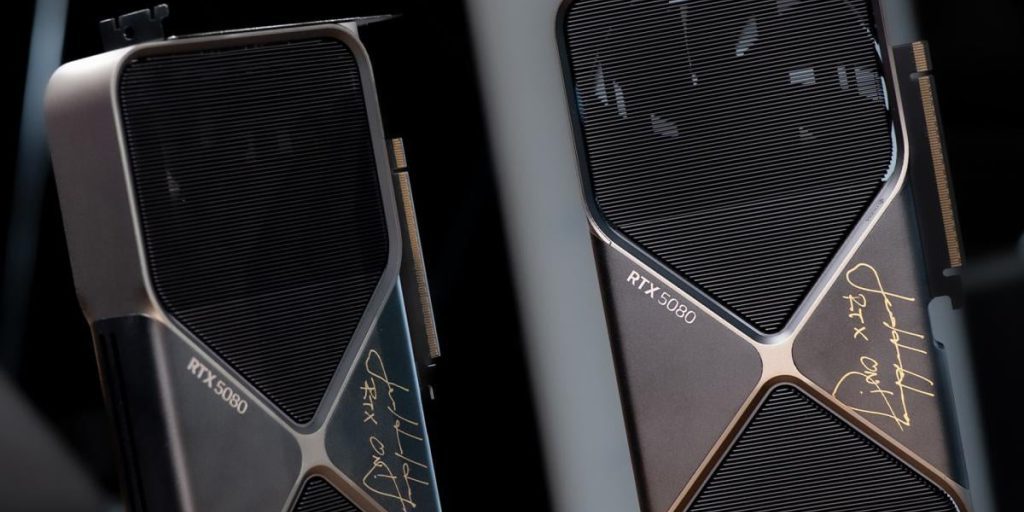 NVIDIA разыгрывает две RTX 5080 с автографом генерального директора компании