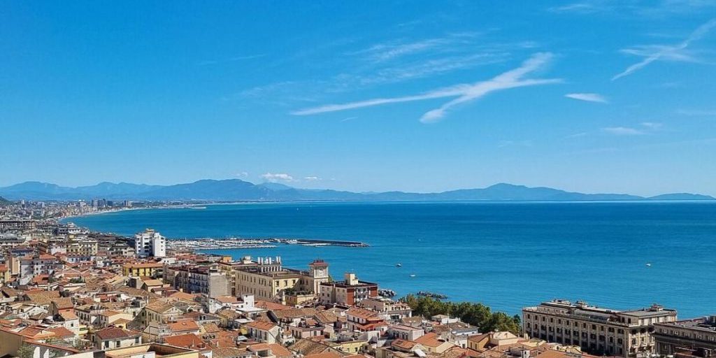 "Стоит увидеть хотя бы раз в жизни": назван городок в Италии с невероятными пейзажами