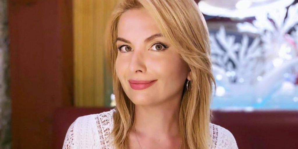 Conduttrice televisiva ucraina di 47 anni svela il nome del suo figlio appena nato e condivide emozionanti immagini del piccolo