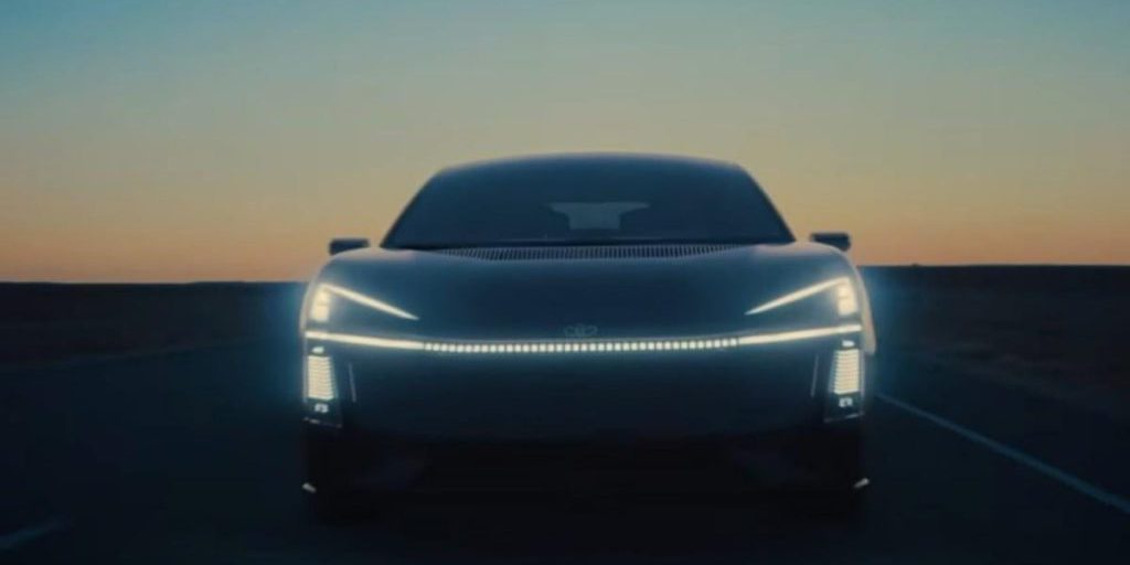 Большие изменения: рассекречено новое поколение самого популярного автомобиля Toyota