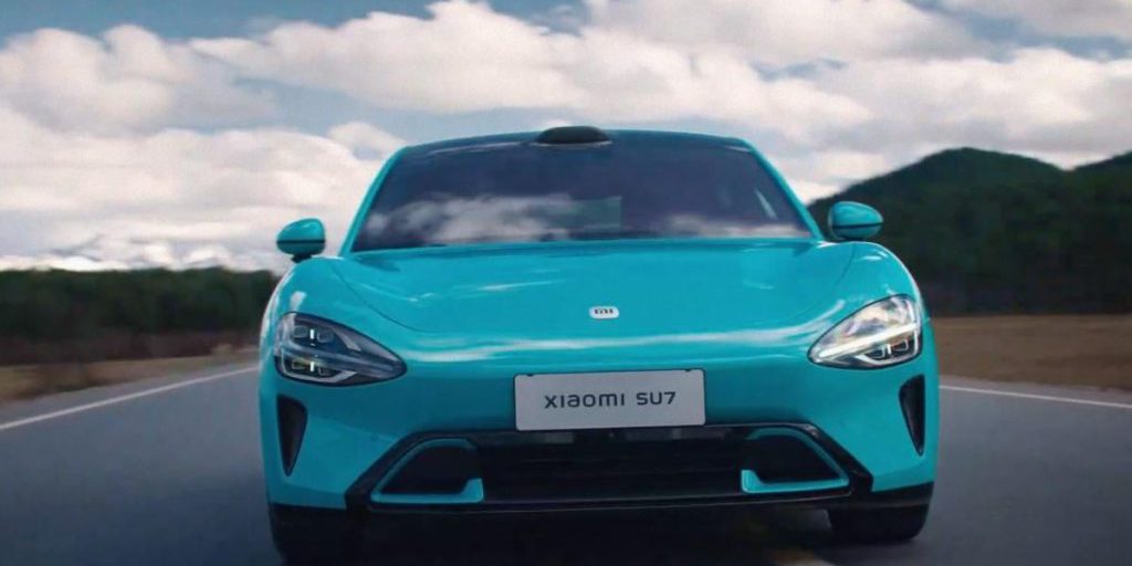 Водителя заблокировало в горящем авто: смертельная авария привела к падению акций Xiaomi