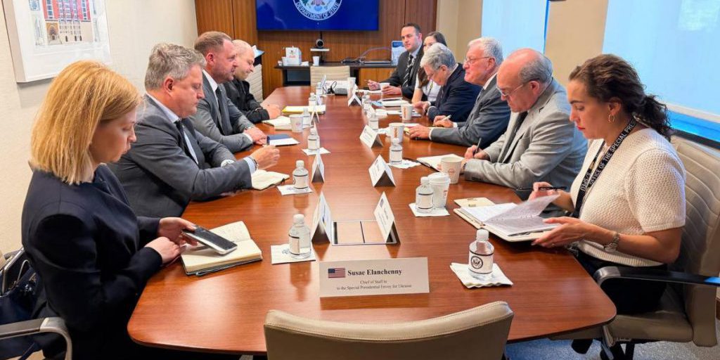 В США украинская делегация встретилась с Келлогом