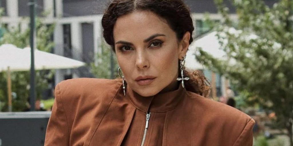 Conflitto linguistico nella scena musicale: la libertà di espressione di Nastya Kamenskikh sotto attacco