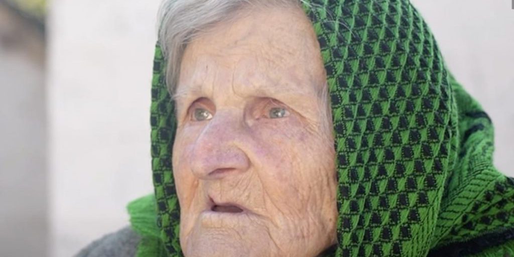 Умерла 98-летняя бабушка, которая пешком вышла из оккупированного Очеретино