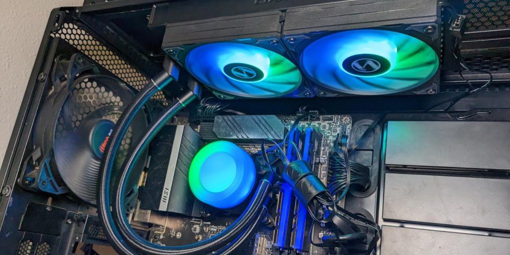 Блогер смог поиграть в Battlefield 6 на экранчике кулера водяного охлаждения