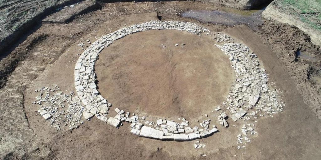 Tumulo Romano di 2000 Anni Fa Scoperto in Germania: Una Rara Testimonianza della Storia Imperiale Romana