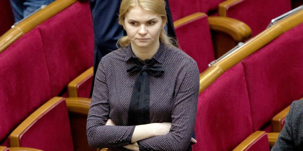 Dimissioni a sorpresa nella politica ucraina: deputata del partito Sluha Narodu si dimette dopo scandali