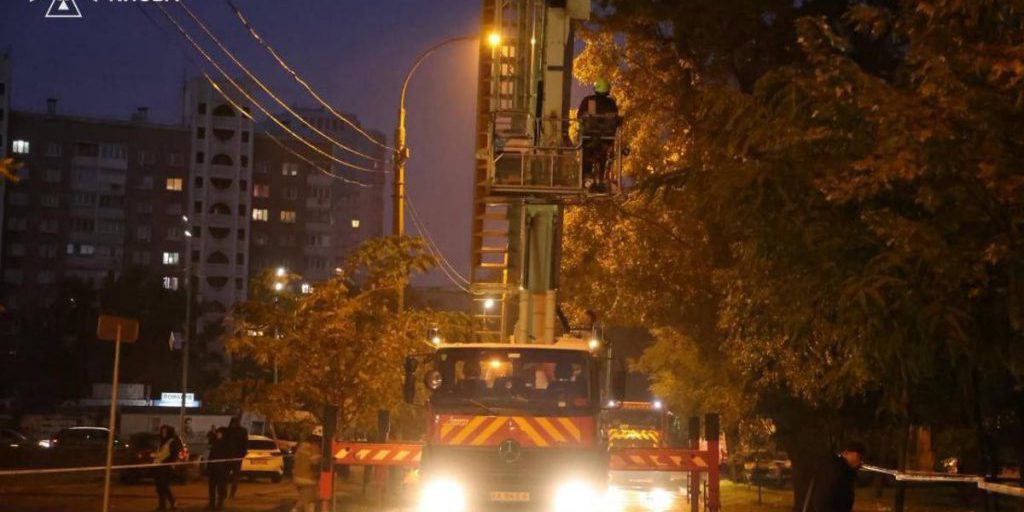 В результате удара по Киеву погибли два человека, среди раненых есть ребенок