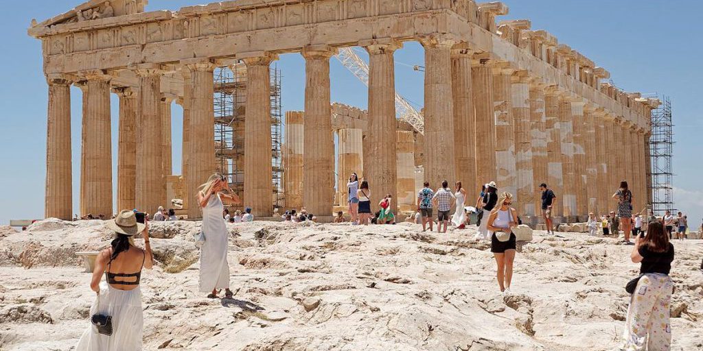 Il Partenone di Atene: un simbolo della civiltà europea in pericolo, restauro difficile e incerto