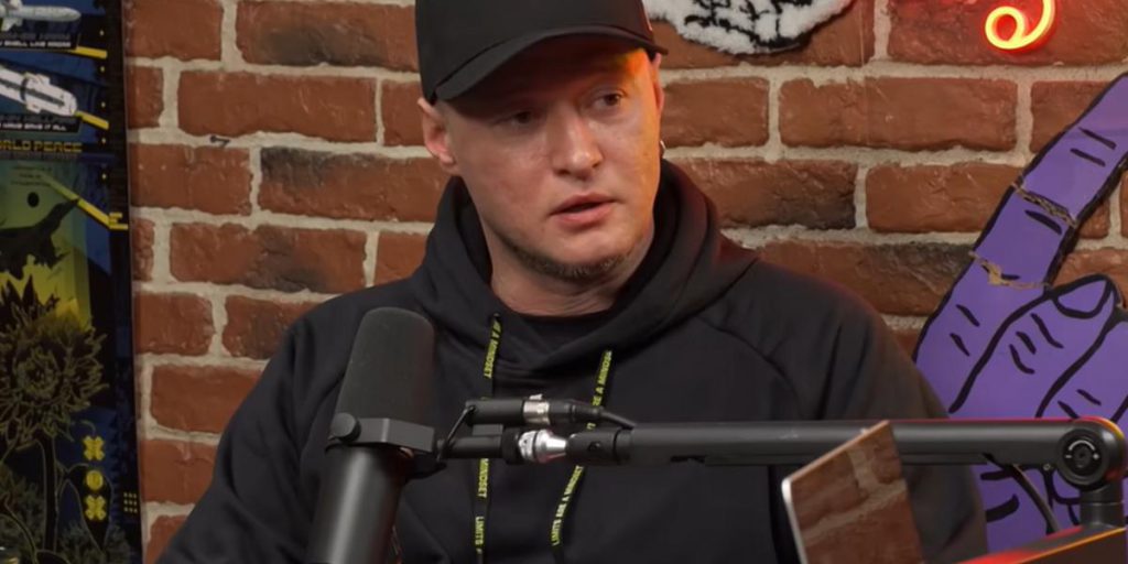 Лидер "Бумбокса" заявил о проблемах с психическим здоровьем из-за войны