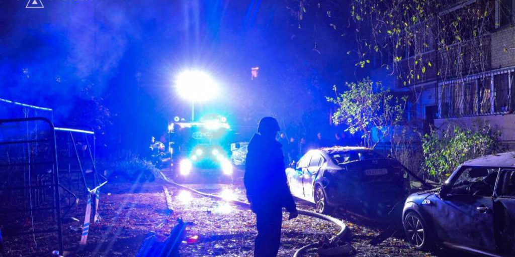 Ночная атака на Киев: пылали дома и авто, есть пострадавшие