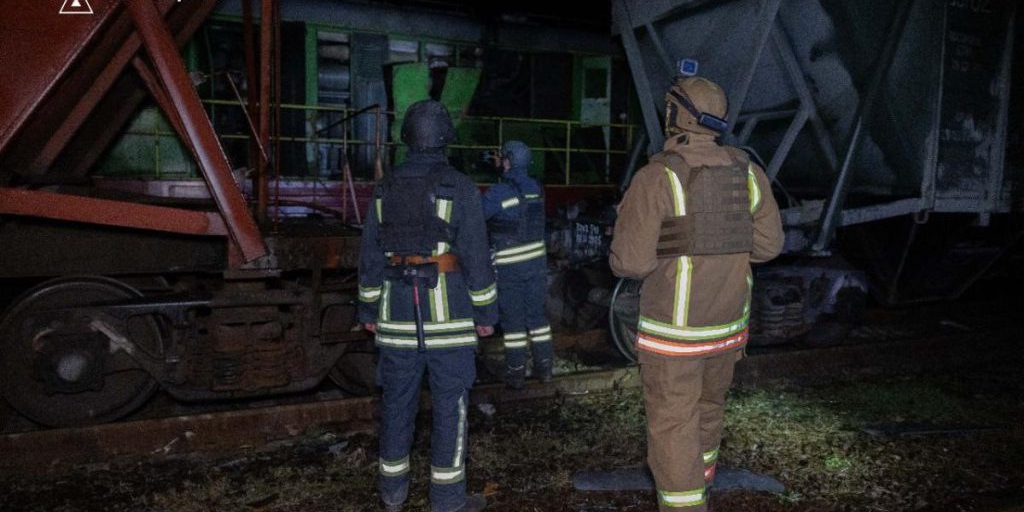 "Укрзализныця" изменила движение поездов в ряде областей: украинцев предупредили о задержках