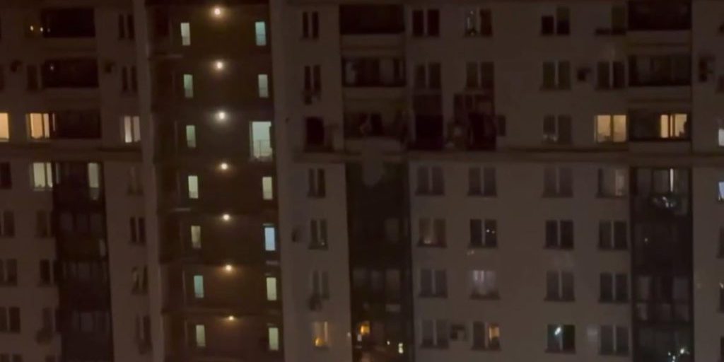 Подмосковье под ударом беспилотников: россияне пожаловались на залет дрона в квартиру