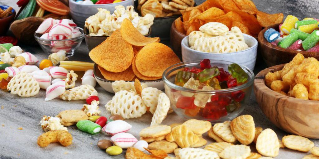 Cibi da evitare: il gastroenterologo indica lo spuntino più dannoso per l'intestino
