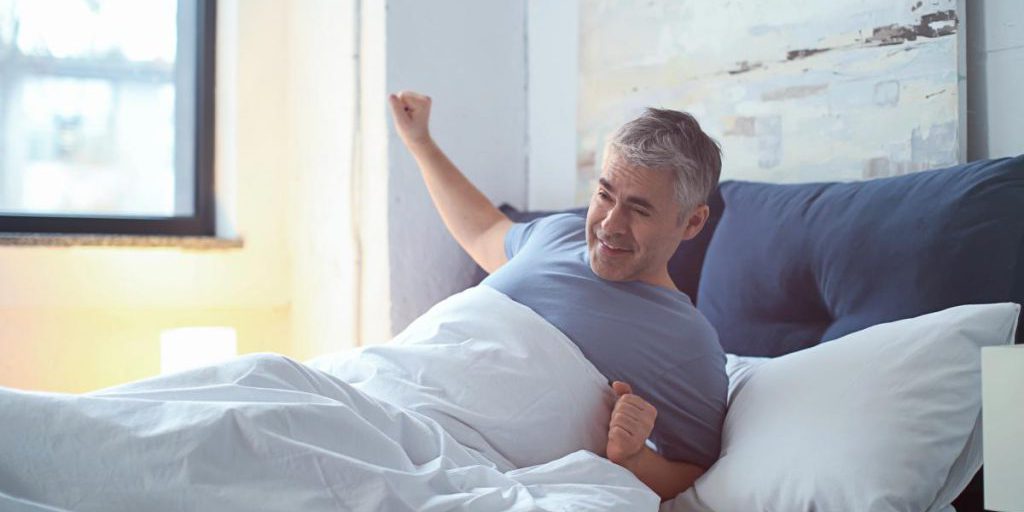 L'invecchiamento del cervello spiega perché gli anziani si svegliano più presto