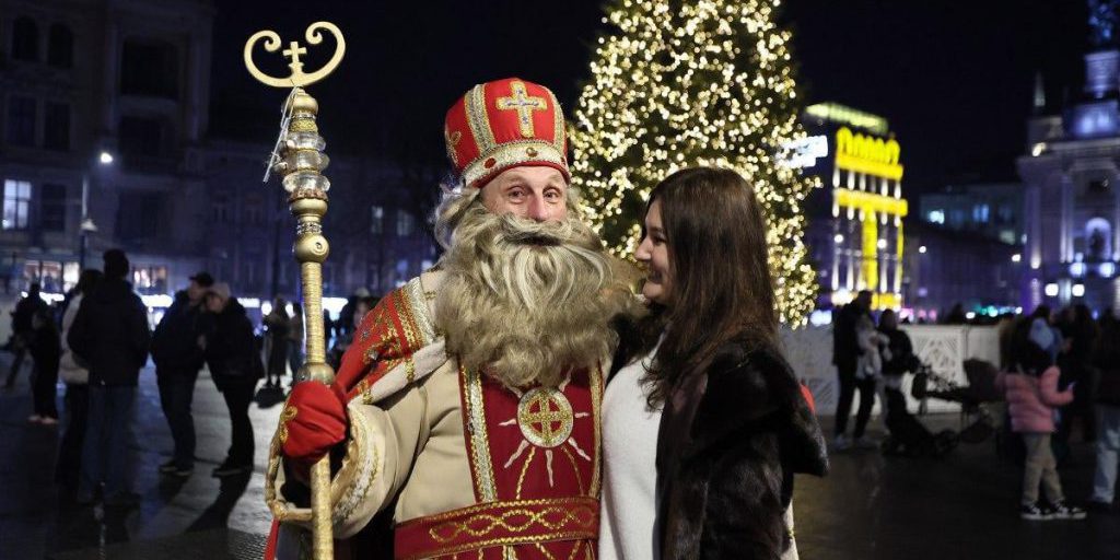 Albero di Natale di Lviv donato dalla famiglia Pashchekov nel 2025