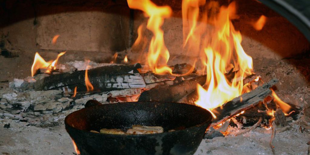 Tre alimenti da evitare nella padella di ghisa, secondo gli esperti