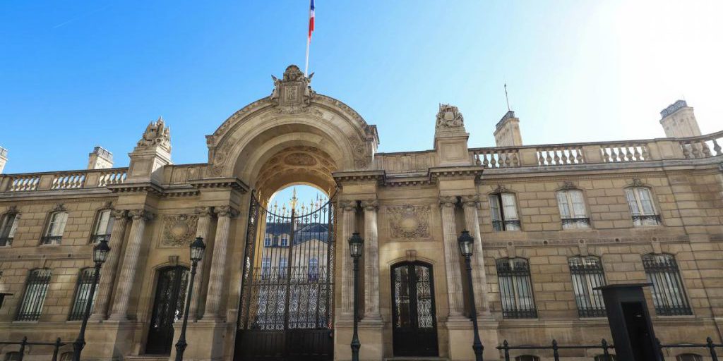 Furto al Palazzo degli Eliazi: dipendente vende oggetti preziosi all'asta