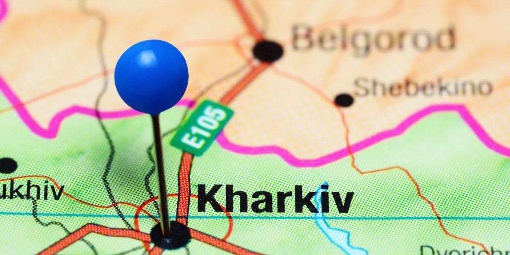 Attacco aereo russa a Kharkiv: vittime, auto in fiamme e bambina di 9 mesi ferita