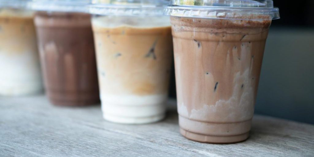 In Francia la fine dei bicchieri di plastica monouso rimane indietro: posticipata di quattro anni