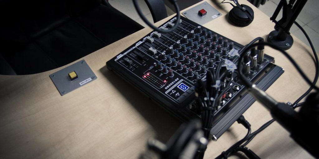 Stazione radio russa trasmette canzoni con minacce di attacco a Kiev