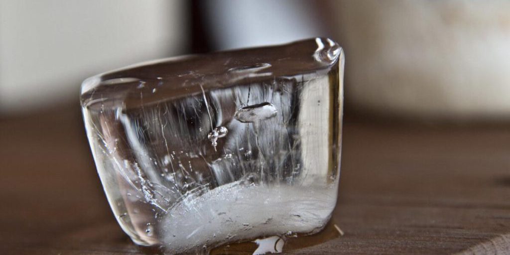 Realizzare ghiaccio trasparente a casa: guida pratica basata su metodi scientifici