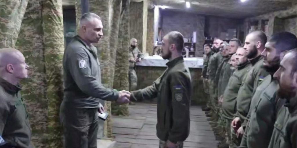 Sindaco di Kiev consegna quasi 30.000 droni e supporto al fronte durante le festività di Capodanno