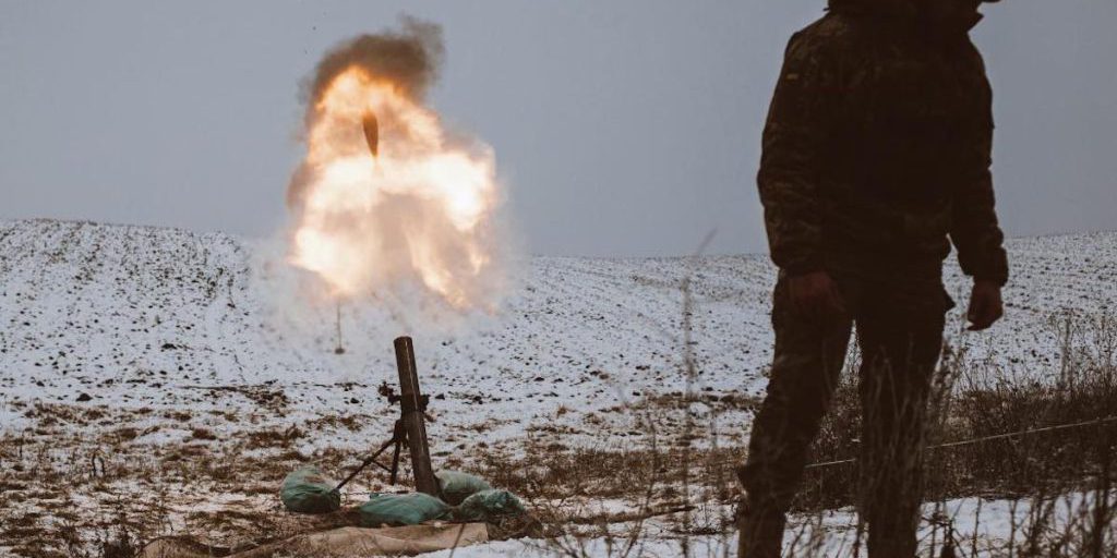 Ucraina celebra quattro anni di guerra, ma i soldati non vedono una fine rapida
