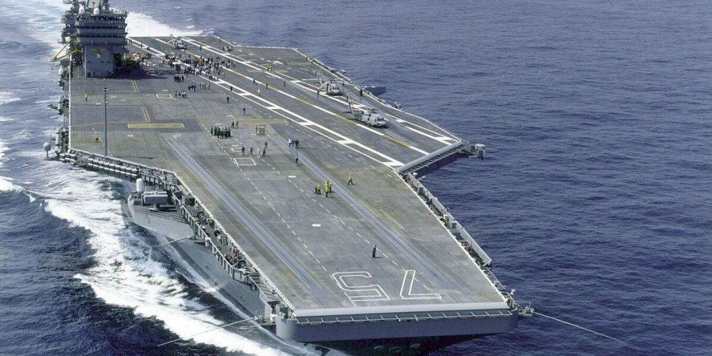 Stati Uniti ritirano super portaerei: manutenzione straordinaria per 25 anni di operatività