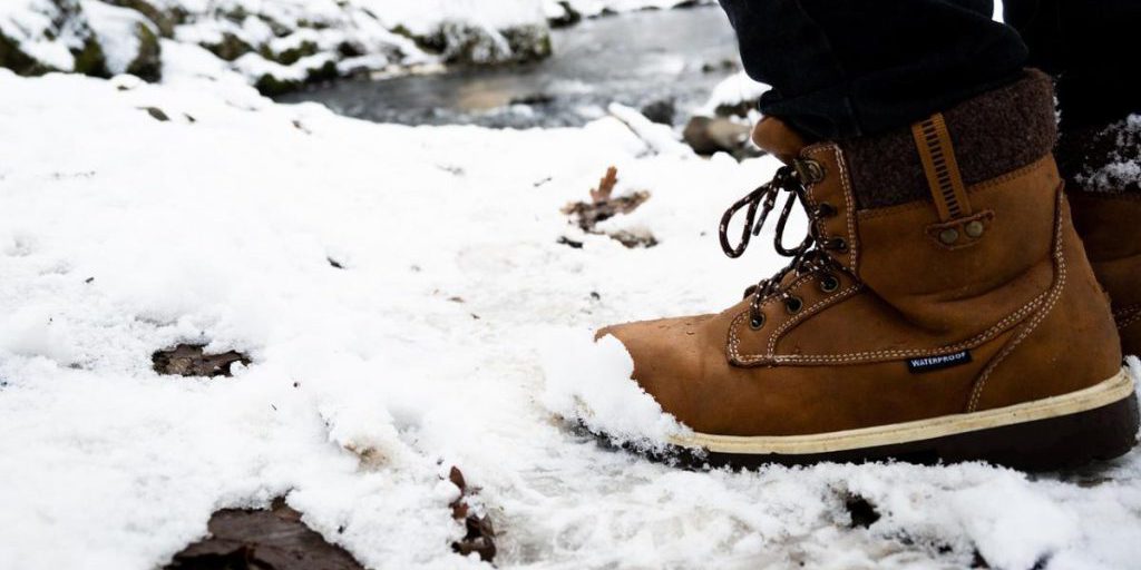 Come eliminare le macchie di sale dalle scarpe in inverno: consigli pratici per ogni materiale