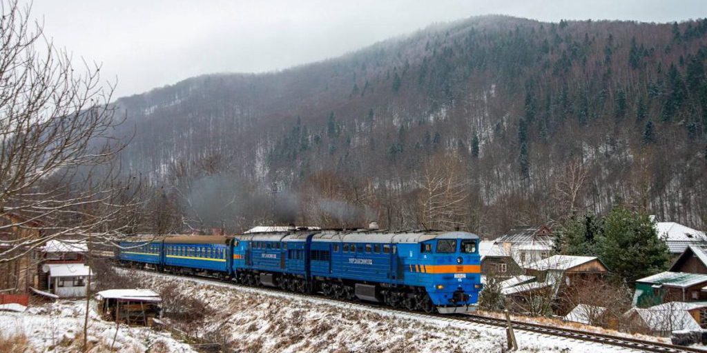 Ritardi di oltre 60 treni ucraini per maltempo e bombardamenti: quali tratte colpite