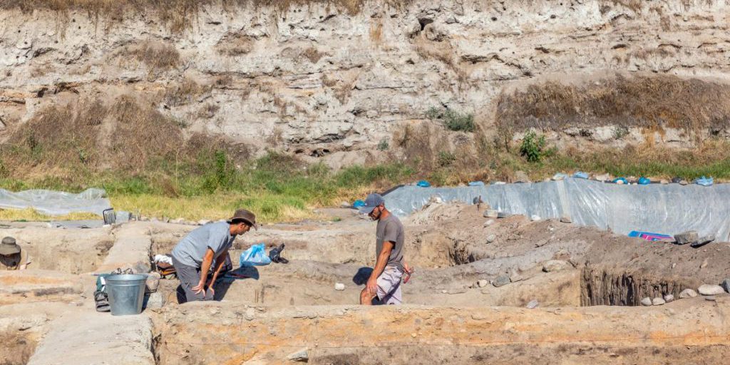 Scienziati scoprono fossili in rocce rosse ricche di ferro, sfidando le teorie sulla fossilizzazione