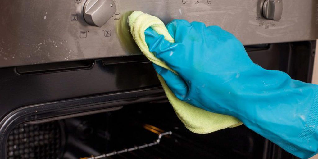 Pulire il forno con le pastiglie per lavastoviglie: un metodo semplice e efficace