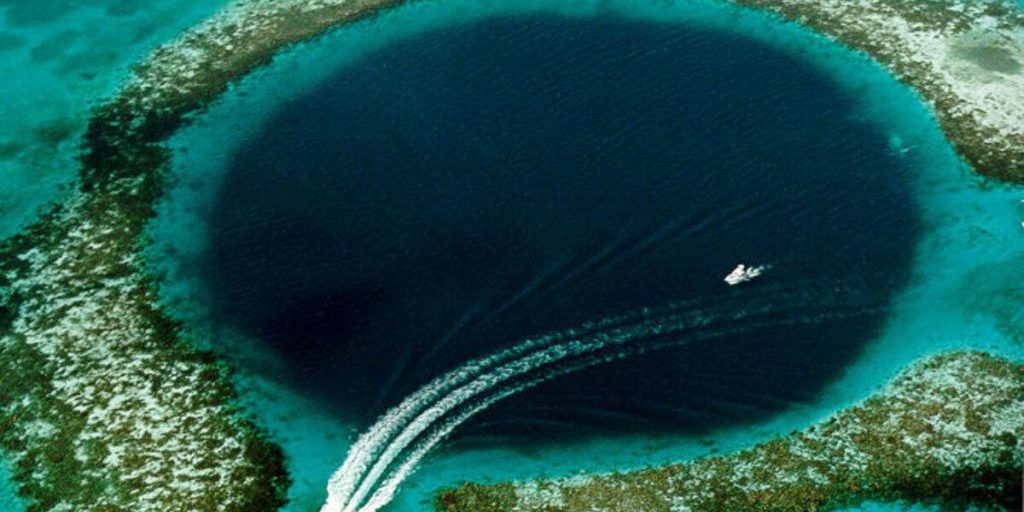 Scoperto un enorme buco marino, il “Drago”, pieno di virus misteriosi