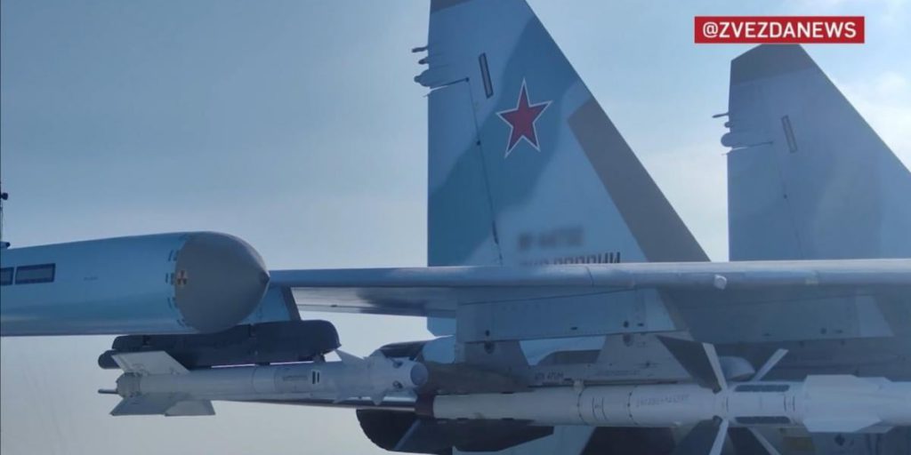 Russia impiega missili sovietici obsoleti per nuovo caccia, segnale di problemi nella produzione di R‑77 e R‑37M