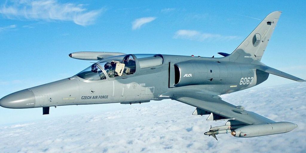 Il L‑159A ALCA: un aereo leggero che potrebbe aiutare l’Ucraina a contrastare i droni Shahed