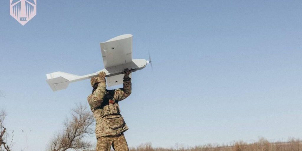 Ucraina: scuole di formazione per operatori di droni con istruttori sul fronte