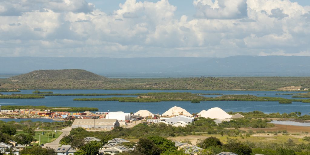 Rifugiati dell'uragano Melissa tornano a Guantánamo dopo sospensione delle udienze giudiziarie