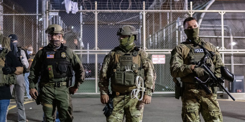 Giudice ordina che ICE consenta ai legislatori di ispezionare i centri di detenzione