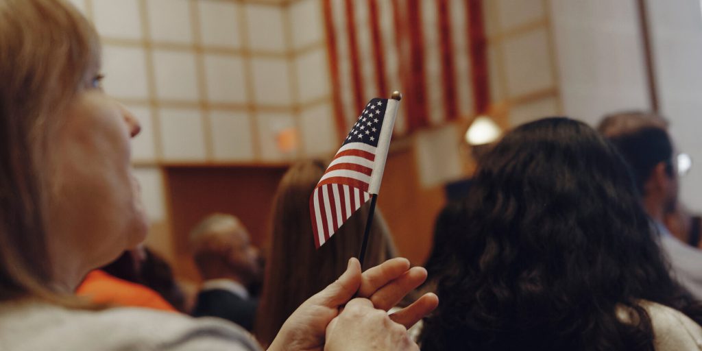 Amministrazione Trump punta a revocare la cittadinanza a più cittadini nati all'estero