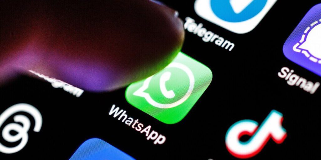 Эксперт рассказал, что делать в случае заражения смартфона новым вирусом из WhatsApp*