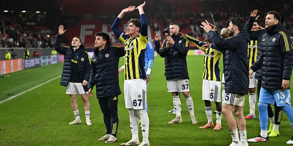 Fenerbahçe vince 4‑0 e presenta il giovane difensore Kamil Efe Üregen