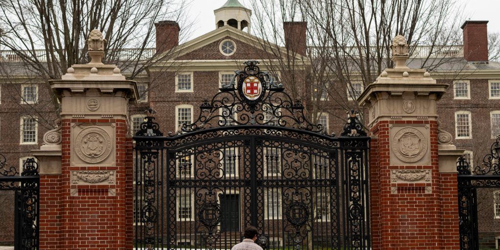 Ricerca del sospetto nell'attentato all'Università Brown prosegue al quarto giorno