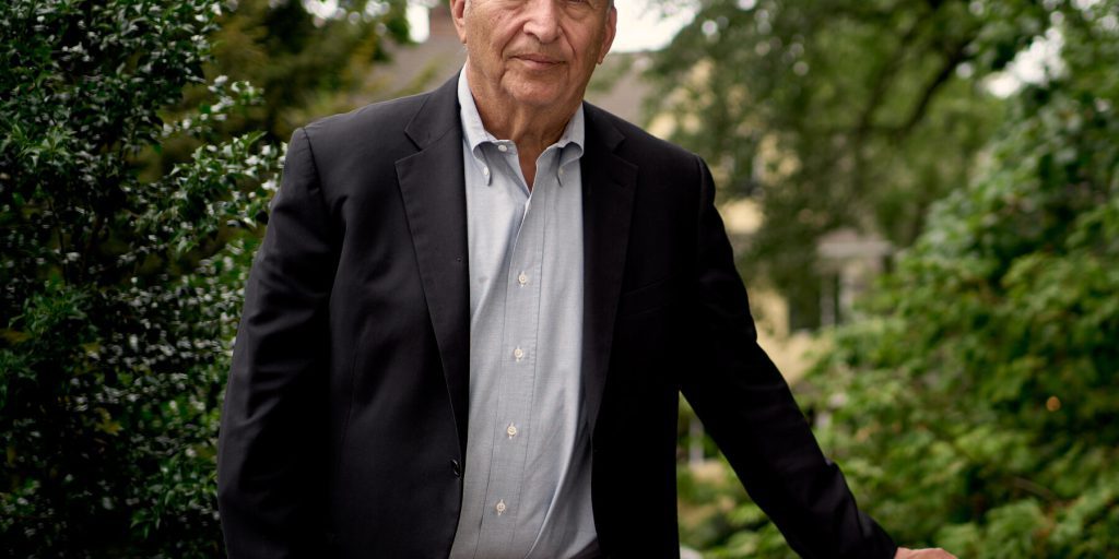 Summers si ritira da impegni pubblici dopo email che rivelano contatti con Epstein