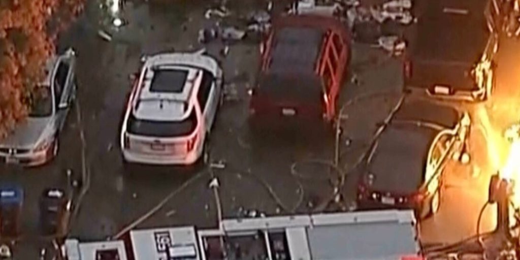 Esplosione in casa della California del Sud causa 8 feriti e evacuazione di 16 abitazioni