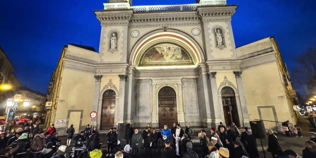 San Salvario si riunisce in festa per la liberazione dell'imam Momamed Shahin