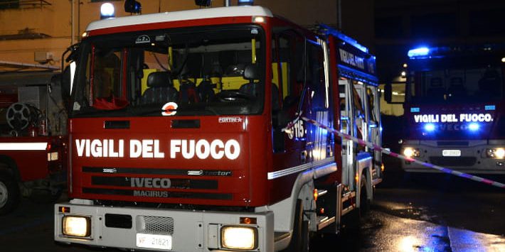 Incendio notturno a Torino: due persone intossicate evacuate e trasportate all'ospedale Giovanni Bosco