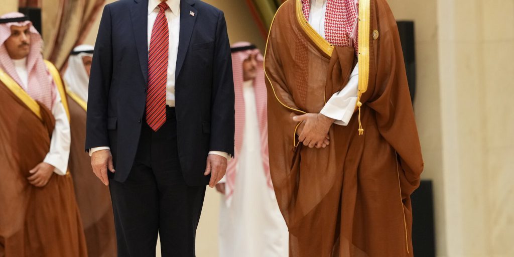 Trump propone jet da caccia, accordo nucleare e altri trattati al principe saudita