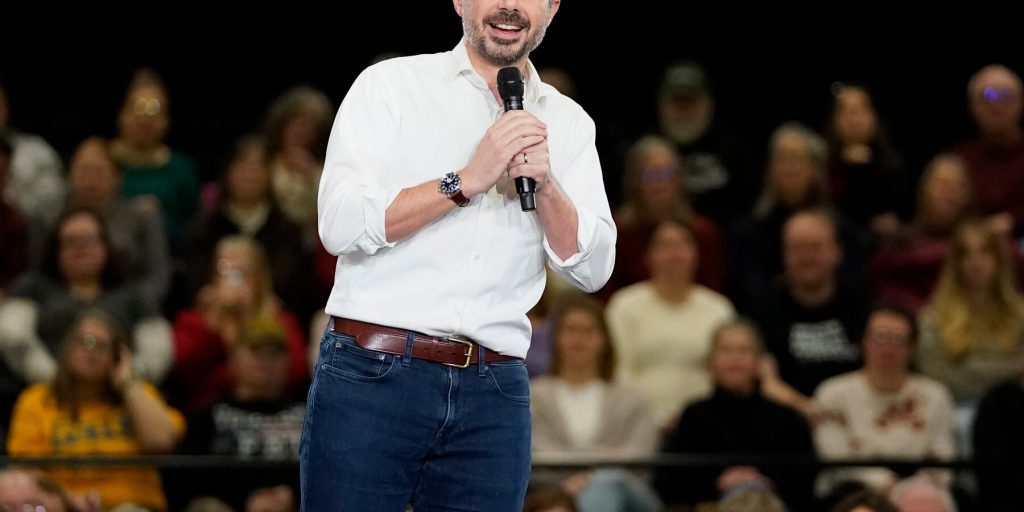 Buttigieg e Booker guidano la campagna democratica per la salute nelle elezioni di metà mandato